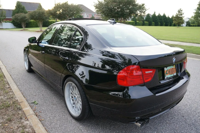 Illustration for article titled I found an album completely dedicated to an E90 on style 32s